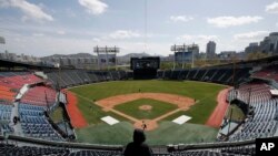 Un estadio de béisbol en Corea del Sur. AP Photo/Lee Jin-man