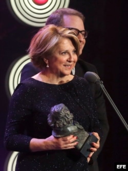 La productora Ester García recibe el Goya a la mejor película iberoamericana por "El Clan".