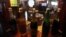 Botellas de cerveza en el IX Salón Internacional de Gastronomía de Caracas.
