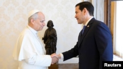El papa León León XIV recibe al recretario de Estado de EEUU, Marco Rubio, en el Vaticano.