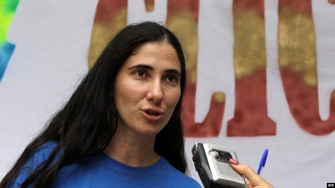 Fotografía de archivo de la bloguera cubana Yoani Sánchez mientras participaba en el foro independiente Festival Clic, en La Habana. 