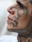 Un miembro de la Mara Salvatrucha (MS-13), una de las pandillas más temidas de la región.