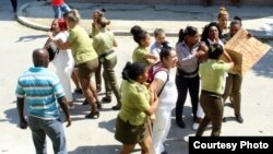 Arresto a Damas de Blanco en La Habana el domingo primero de julio de 2018