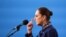 La presidenta de México, Claudia Sheinbaum, habla en el foto "En Defensa de la Democracia", en Barcelona, el 18 de abril. 