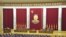 Imagen distribuida por la agencia oficial de noticias norcoreana KCNA hoy lunes 1 de abril de 2013, que muestra al líder norcoreano, Kim Jong-un (c), mientras asiste a una sesión plenaria del Comité Central del Partido único de los Trabajadores celebrado 
