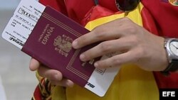 Los cubanos usaban un pasaporte español.