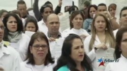 Médicos cubanos varados en Colombia en limbo legal