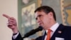Fiscal general interino de los Estados Unidos, Todd Blanche, durante la ceremonia para honrar a los fallecidos en el incidente de Hermanos al Rescate de 1996, en Miami.