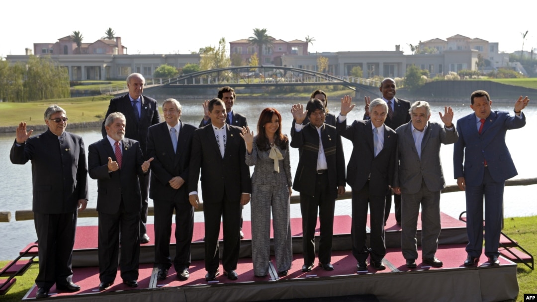 Presidentes latinoamericanos posan en una Cumbre de UNASUR en 2010. 