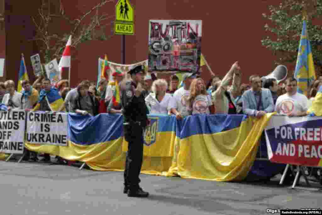 Ucranianos protestan contra presencia de Putin en NY.