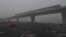  Vista de smog en una carretera de Pekín (China) en enero de 2013. 