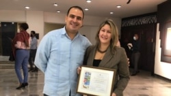 Indira Groero Martínez y Miguel Alvin Vélez Mederos, un matrimonio diplomático cubano acreditado en misiones oficiales de La Habana en EEUU y España.
