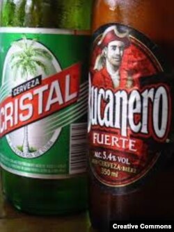 Bucanero y Cristal, dos cervezas producidas en Cuba, estuvieron perdidas del mercado interno cubano por falta de materias primas (Samuel Negredo).