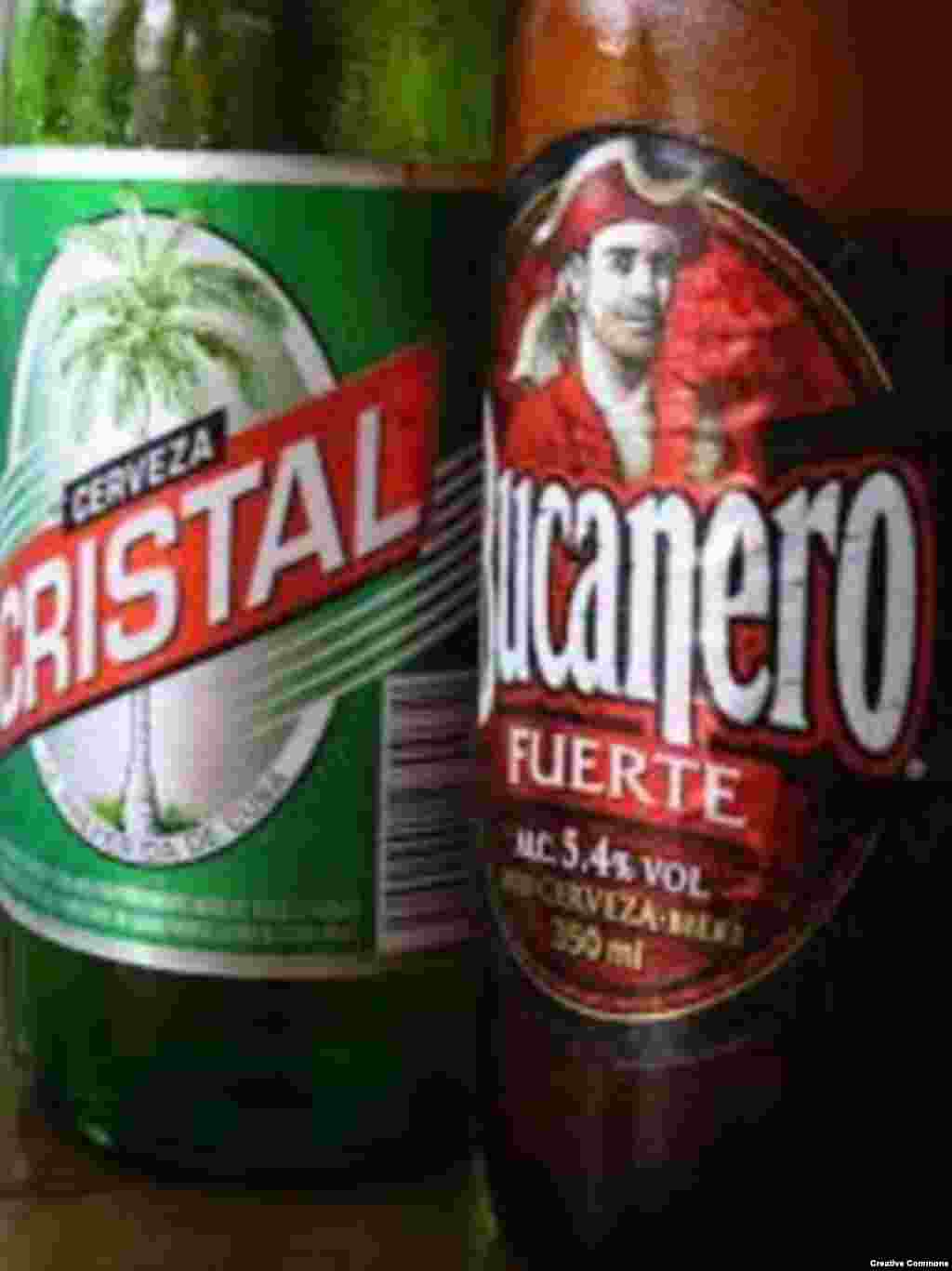 BUcanero y Cristal, dos marcas de cerveza producidas en Cuba. Por falta de materias primas, estuvieron perdidas del mercado interno cubano (Samuel Negredo).