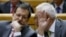 El presidente del Gobierno, Mariano Rajoy (i) conversa con el ministro de Asuntos Exteriores, José Manuel García-Margallo, durante el pleno del Senado.