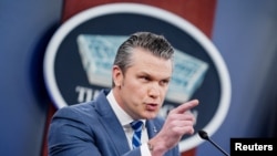 El secretario de Defensa de los Estados Unidos, Pete Hegseth,ofrece una conferencia de prensa sobre la guerra con Irán en el Pentágono. REUTERS/Nathan Howard