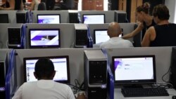 Jóvenes cubanos apuestan por el “paquete” 