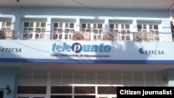 Reporta Cuba. Oficina de ETECSA, en Bayamo.