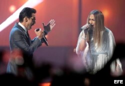 Un sorpresivo dúo de Marc Anthony con su ex Jennifer López hizo delirar al publico asistente a la ceremonia de entrega de los Grammy Latinos 2016 en Las Vegas