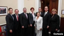 Congresista Ileana Ros-Lehtinen, Presidenta del Comité de Relaciones Exteriores, junto a senadores y congresistas de origen cubano reunidos con ejecutivos de IKEA 