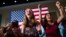 Seguidores de la candidata presidencial demócrata Hillary Clinton celebran resultados de votaciones en Florida.