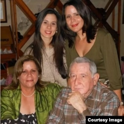 La familia del coronel Hugo Leandro Rueda Jomarrón, uno de los fundadores del Ejército Oriental.