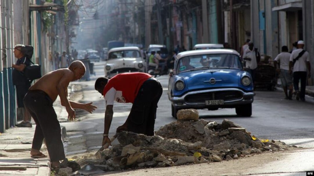 El impacto del período especial todavía pesa sobre la economía cubana, afirma un estudio del BID. (Archivo)