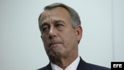 El presidente de la Cámara de Representantes, el republicano John Boehner tras dirigirse a los medios después de la reunión de su partido en el cuarto día del cierre de la administración estadounidense