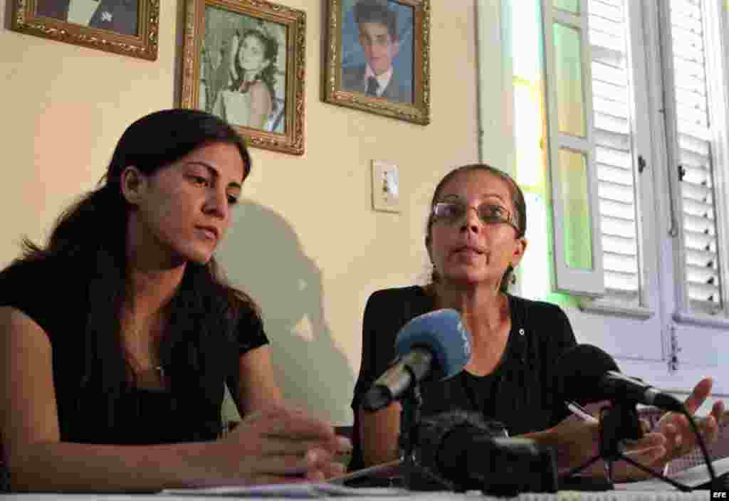Familia Pay&aacute; durante una rueda de prensa en La Habana, Cuba