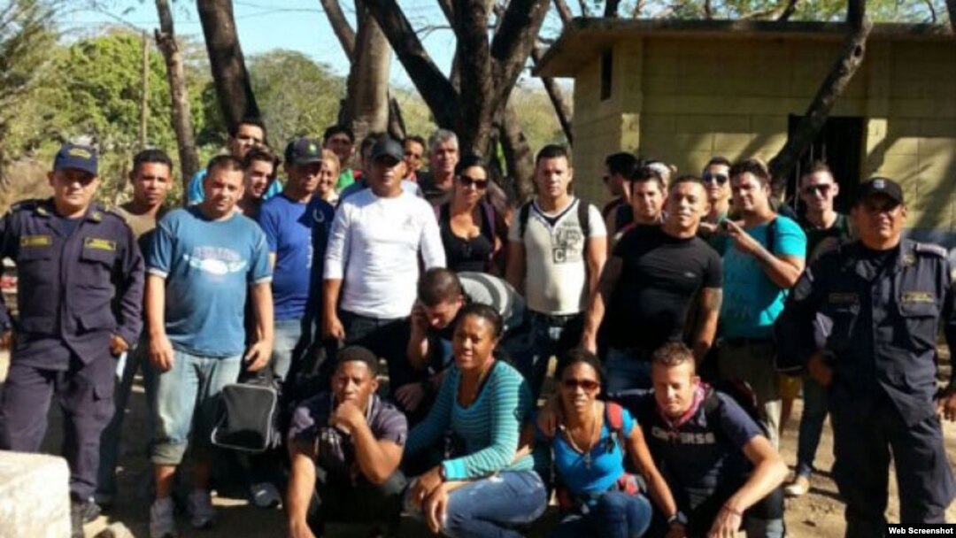 Cubanos retenidos en Honduras