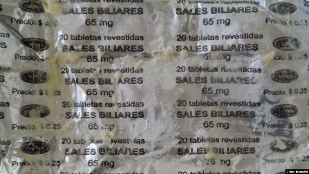 Reporta Cuba. Alternativas ante la escasez: Usan papel de envolver medicamentos para los envases de mantequilla casera. Foto: Bárbara Fernández. 