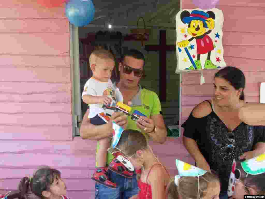 Reporta Cuba FLAMUR lleva Reyes Magos a Pinar del Río Foto FLAMUR