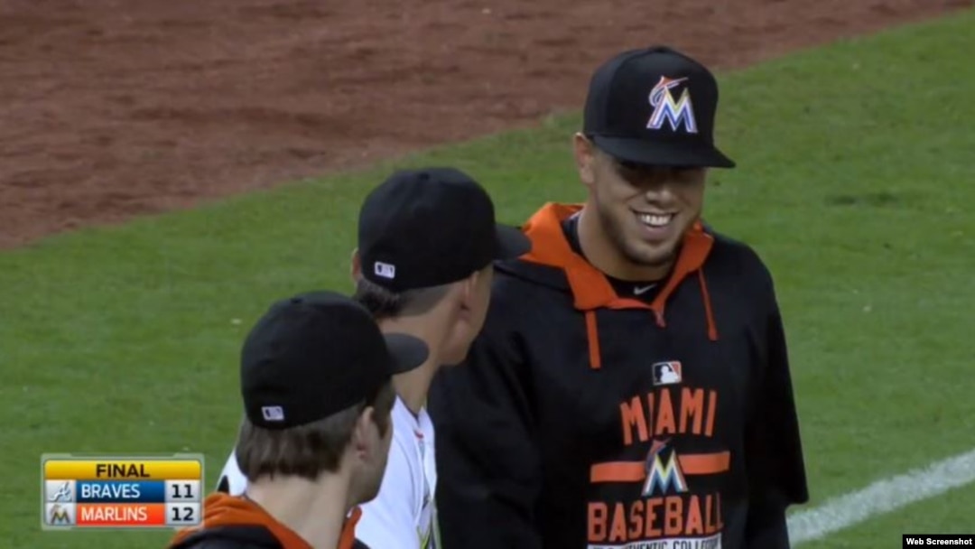 José Fernández sonríe tras lograr la hazaña.