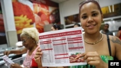 Cubanos celebran rebaja de precios en productos básicos