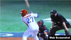 El jardinero cubano Yasmani Tomás durante el III Clásico Mundial de Béisbol (2013).