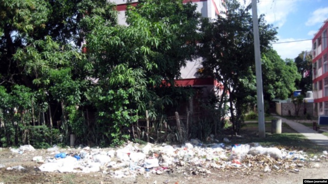 Basura en Guantánamo. Foto Manuel Alejandro León Velázquez.