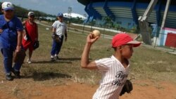 El béisbol, "pasatiempo nacional" en Cuba, a debate