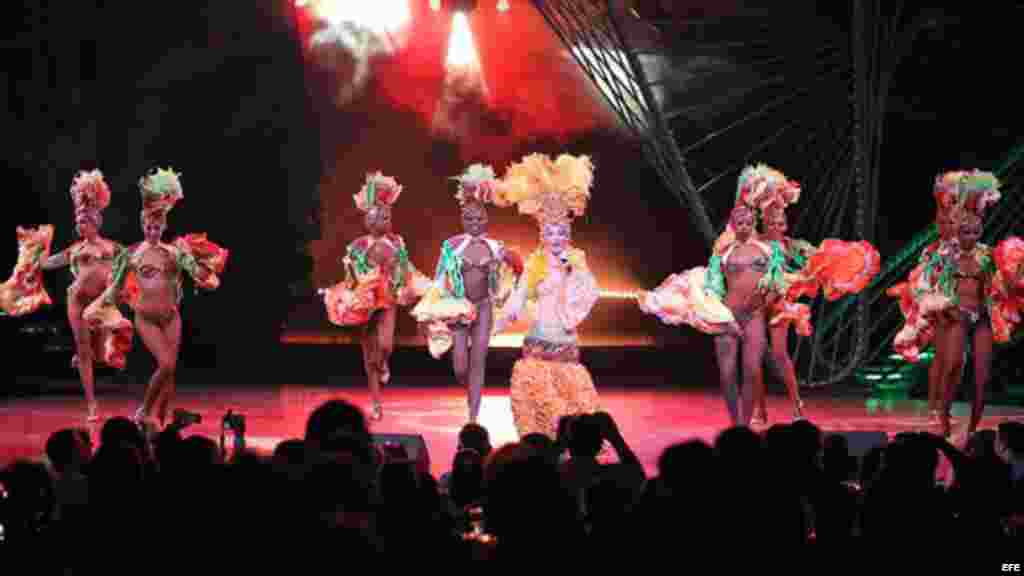 Bailarines en plena acción, Tropicana 2015