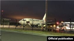 Boeing 737 de la Fuerza Aérea Ecuatoriana (FAE) que transportó a los cubanos.
