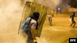 BARRICADAS Y PROTESTAS CONTINÚAN EN VENEZUELA