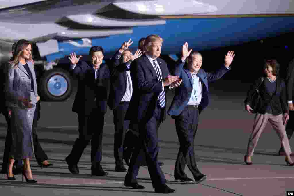 Trump recibe a los presos estadounidenses liberados por Corea del Norte
