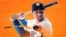 El cubano Yuli Gurriel, campeón de bateo en la Liga Americana, a los 37 años de edad. (Twitter de MLB).