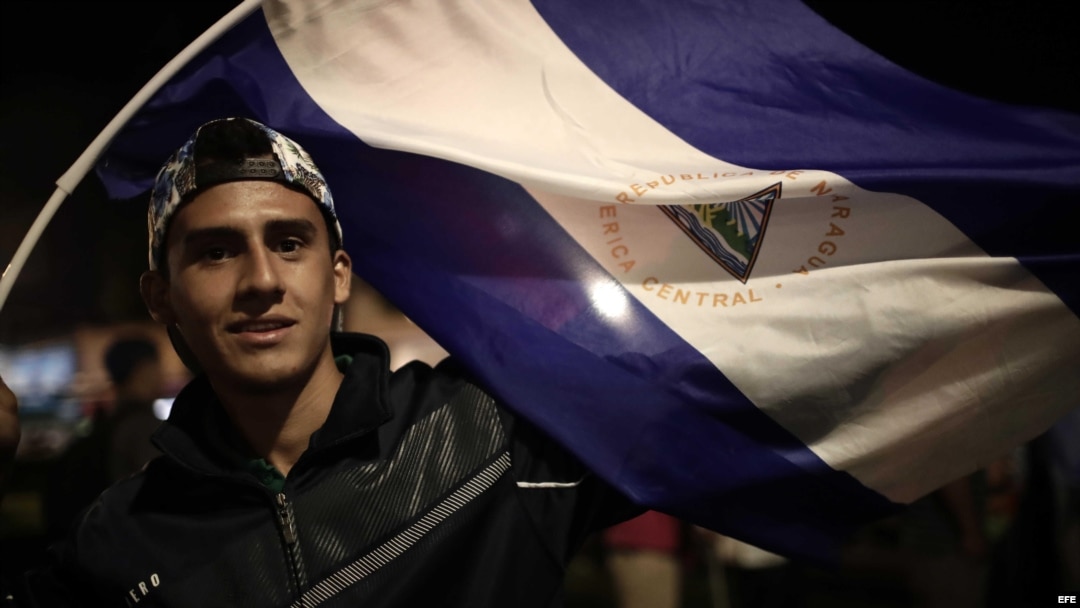 Cientos de personas protestan en Costa Rica contra el gobierno de Ortega en Nicaragua.