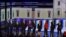 Los 10 precandidatos demócratas la noche del miércoles en el escenario del Centro de Artes Escénicas Adrienne Arsht, de Miami (Foto: AFP).