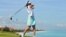 La ex corredora mexicana Ana Gabriela Guevara realiza una demostración en el Varadero Golf Club.