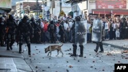 Una protesta contra Rodrigo Londoño Echeverri, "Timochenko", en la municipalidad de Yumbo, Colombia.