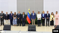 Primera reunión de la mesa de negociación entre la Asamblea Nacional electa en 2015 y el régimen venezolano, celebrada este 7 de agosto en Caracas.