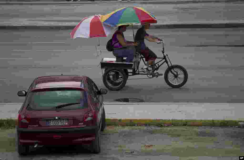 Vuelven las bicicletas. AP Photo/Ismael Francisco