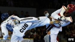 El cubano José Cobas (azul) ganador de la medalla de oro en los 80 kilogramos del taekwondo.