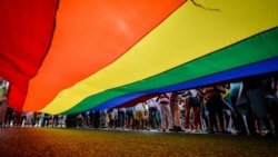 Análisis de encuestas sobre la comunidad LGBTI, acoso contra gays en La Habana después de referéndum constitucional y la importancia de la educación sexual para jóvenes